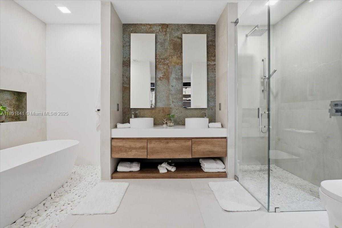 Small Image of 1441 EAST LACOSTA DR E, Pembroke Pines Number 22