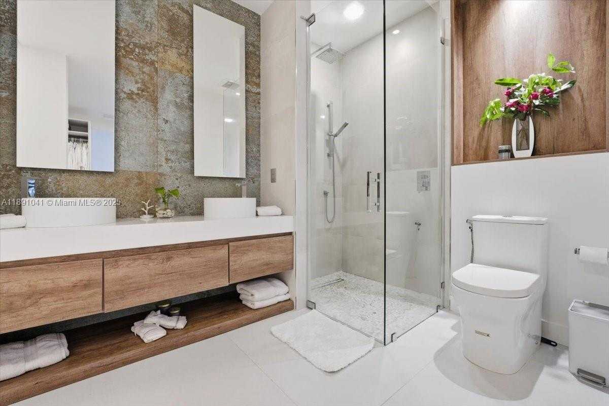 Small Image of 1441 EAST LACOSTA DR E, Pembroke Pines Number 23