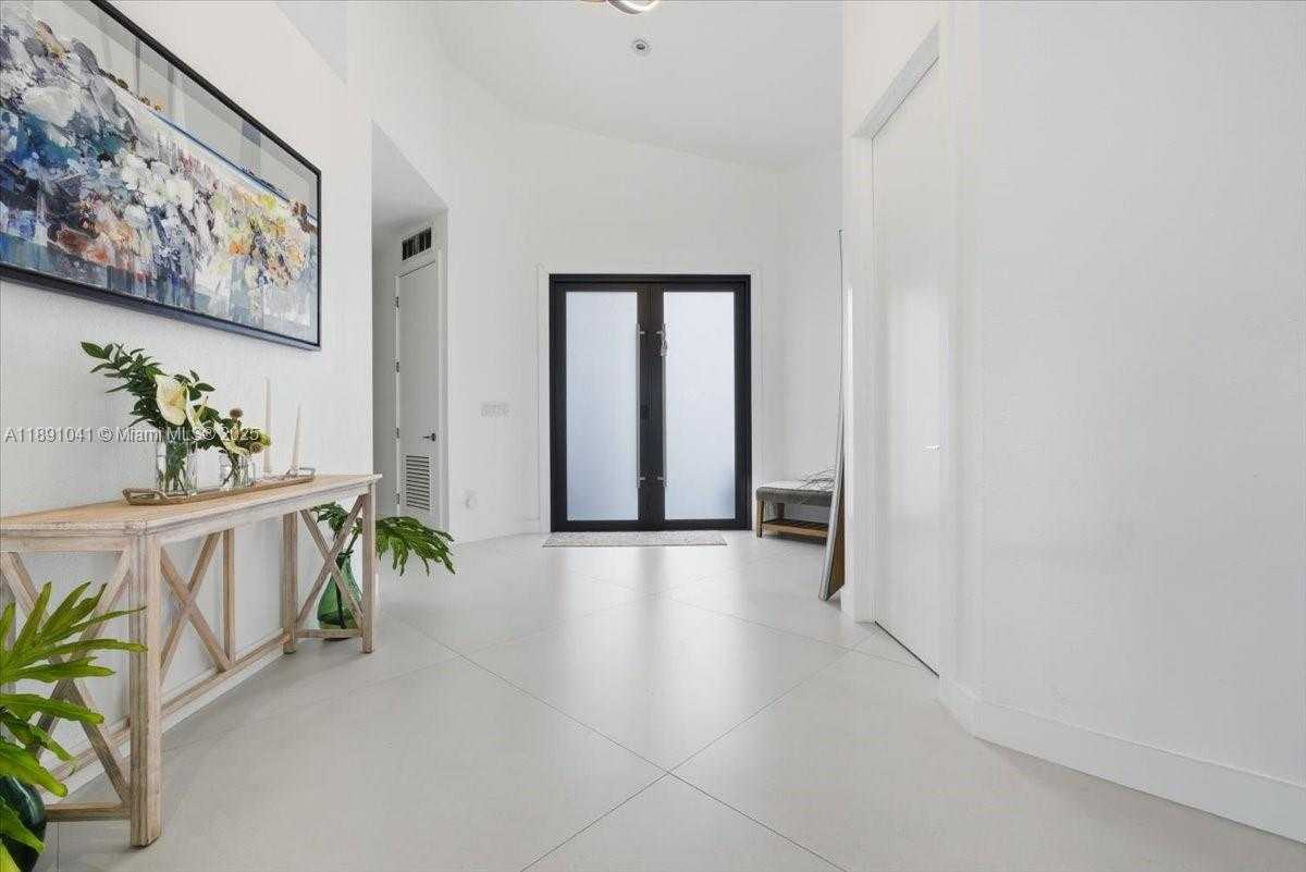 Small Image of 1441 EAST LACOSTA DR E, Pembroke Pines Number 25