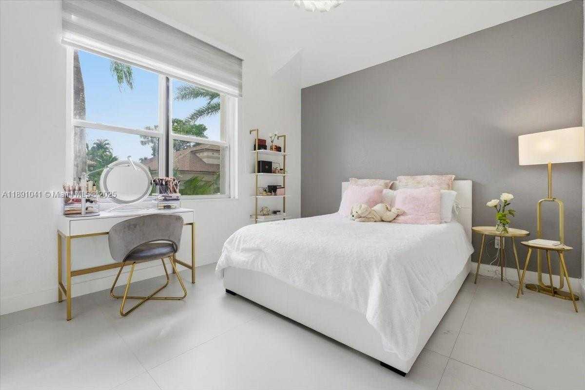 Small Image of 1441 EAST LACOSTA DR E, Pembroke Pines Number 29