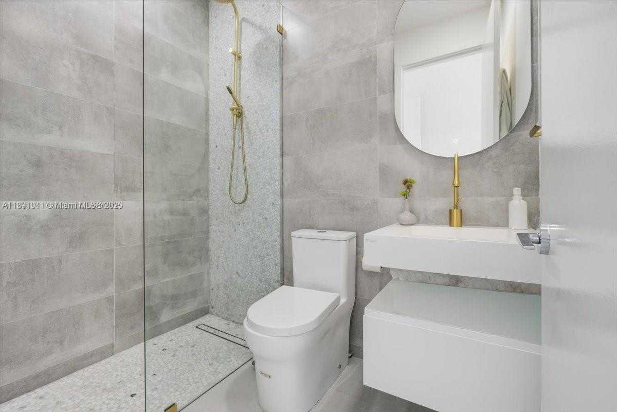 Small Image of 1441 EAST LACOSTA DR E, Pembroke Pines Number 31