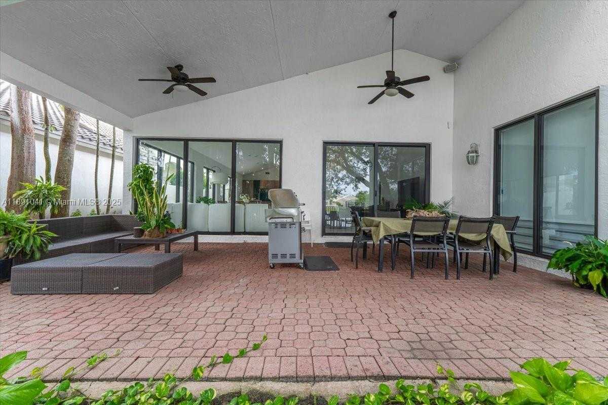 Small Image of 1441 EAST LACOSTA DR E, Pembroke Pines Number 32