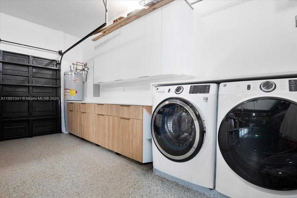 Small Image of 1441 EAST LACOSTA DR E, Pembroke Pines Number 35