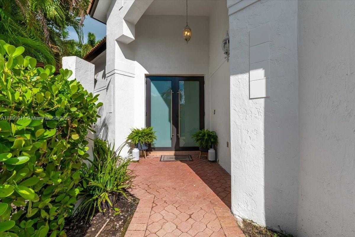 Small Image of 1441 EAST LACOSTA DR E, Pembroke Pines Number 7