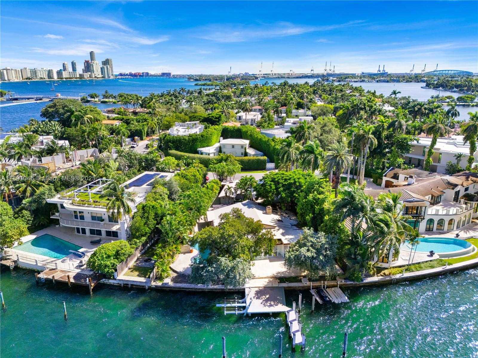 Small Image of 444 WEST RIVO ALTO DR, Miami Beach Number 13