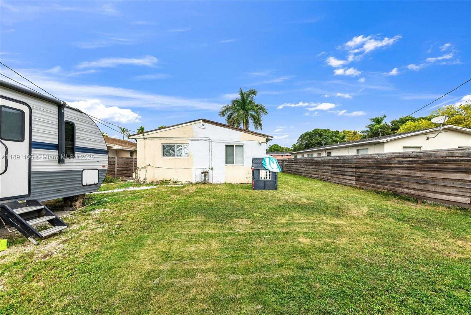 Small Image of 110 NORTH EAST 9TH CT, Homestead Number 24
