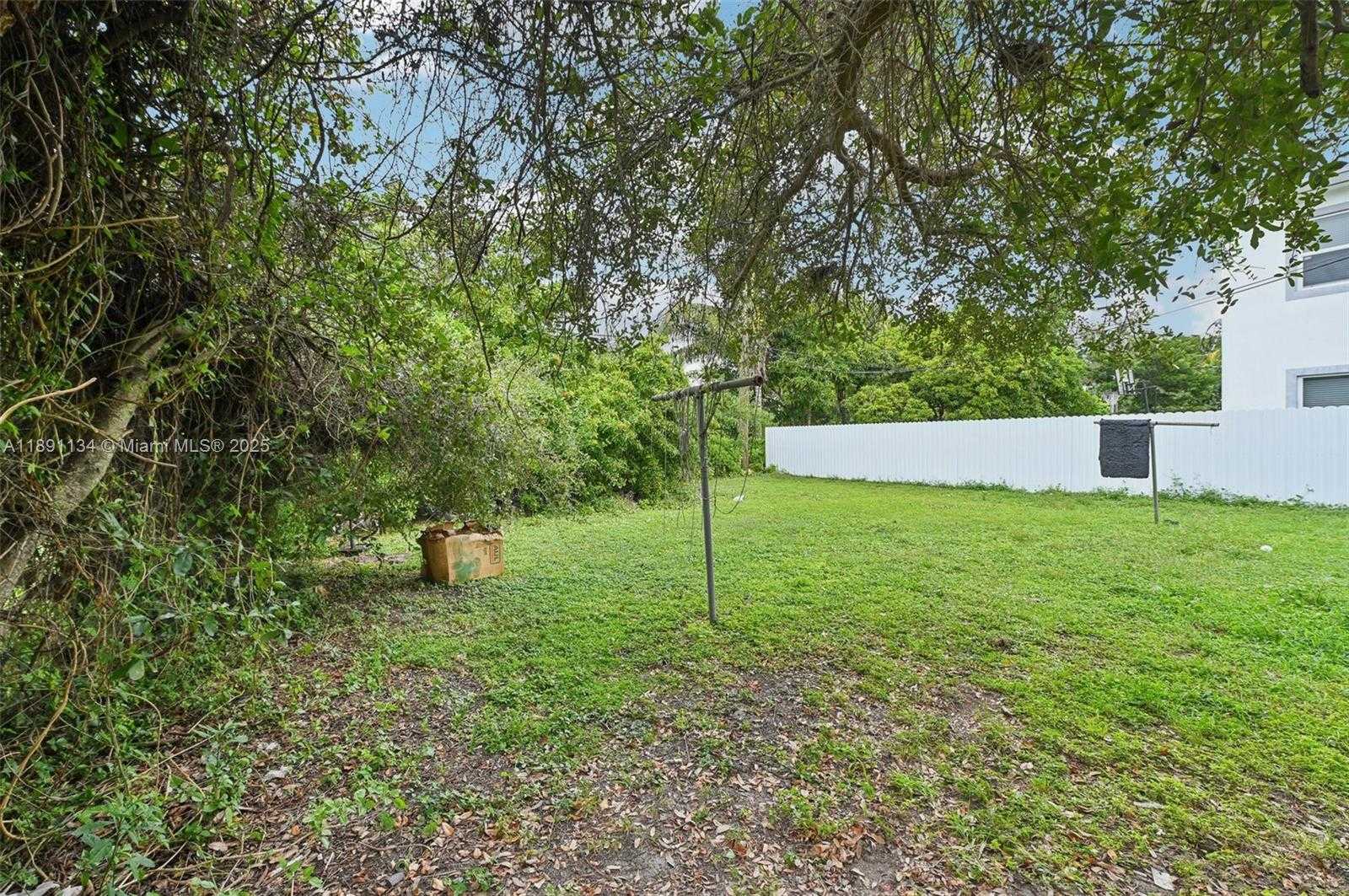 Small Image of 1043 NORTH WEST 75TH ST, Miami Number 23