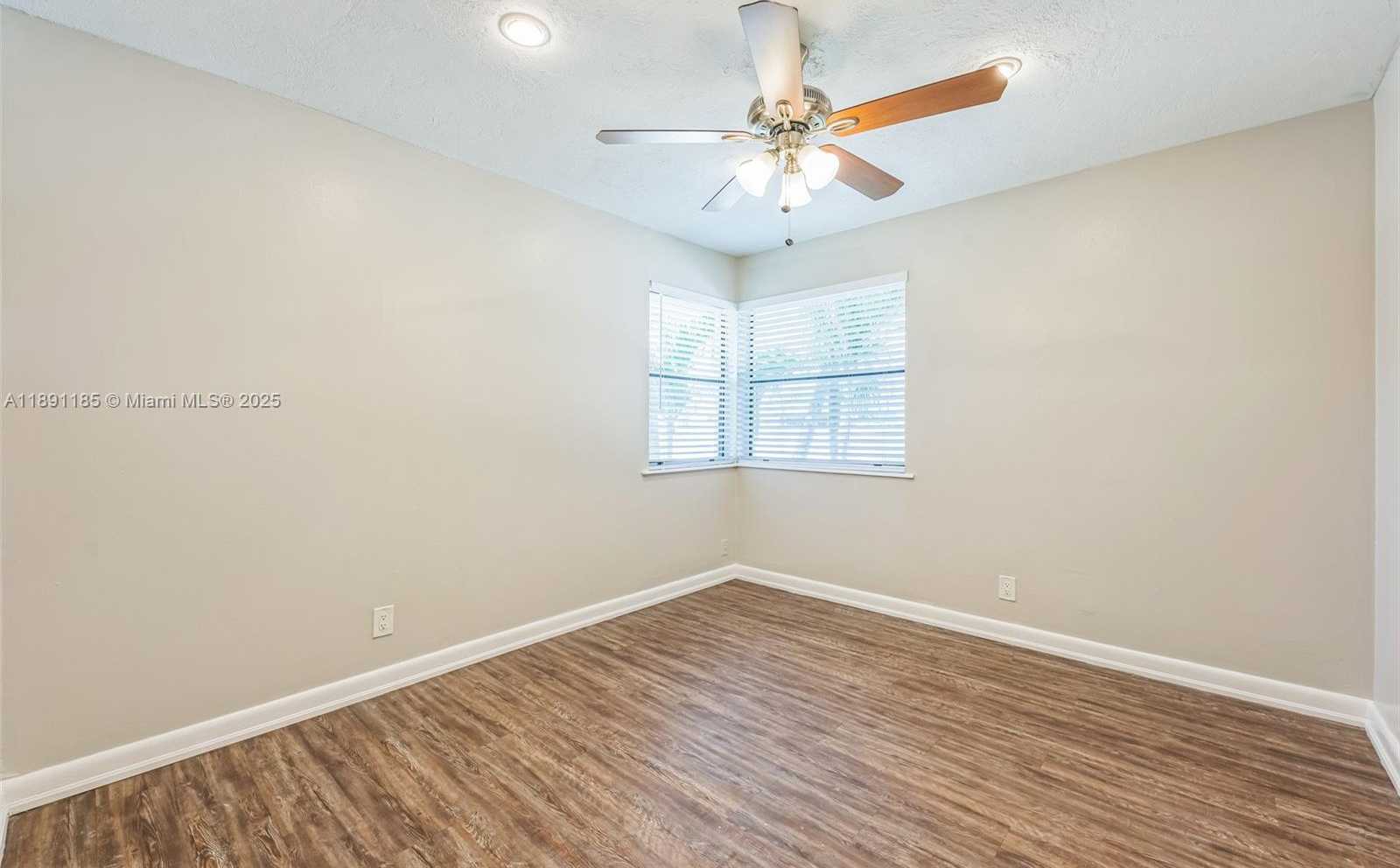Small Image of 10108 SOUTH WINDTREE LN S, Boca Raton Number 14