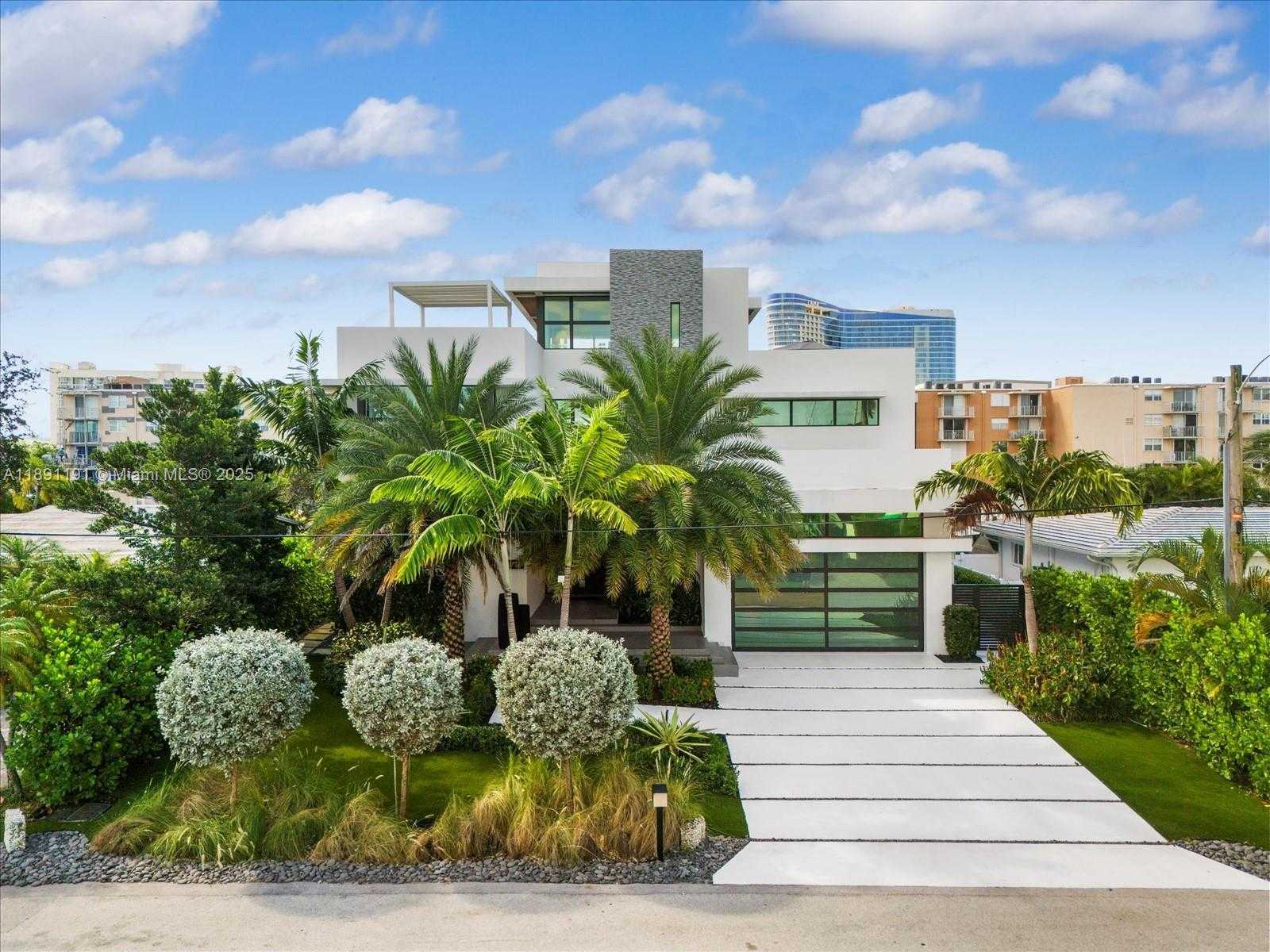 Small Image of 1736 SOUTH EAST 14TH ST, Fort Lauderdale Number 2