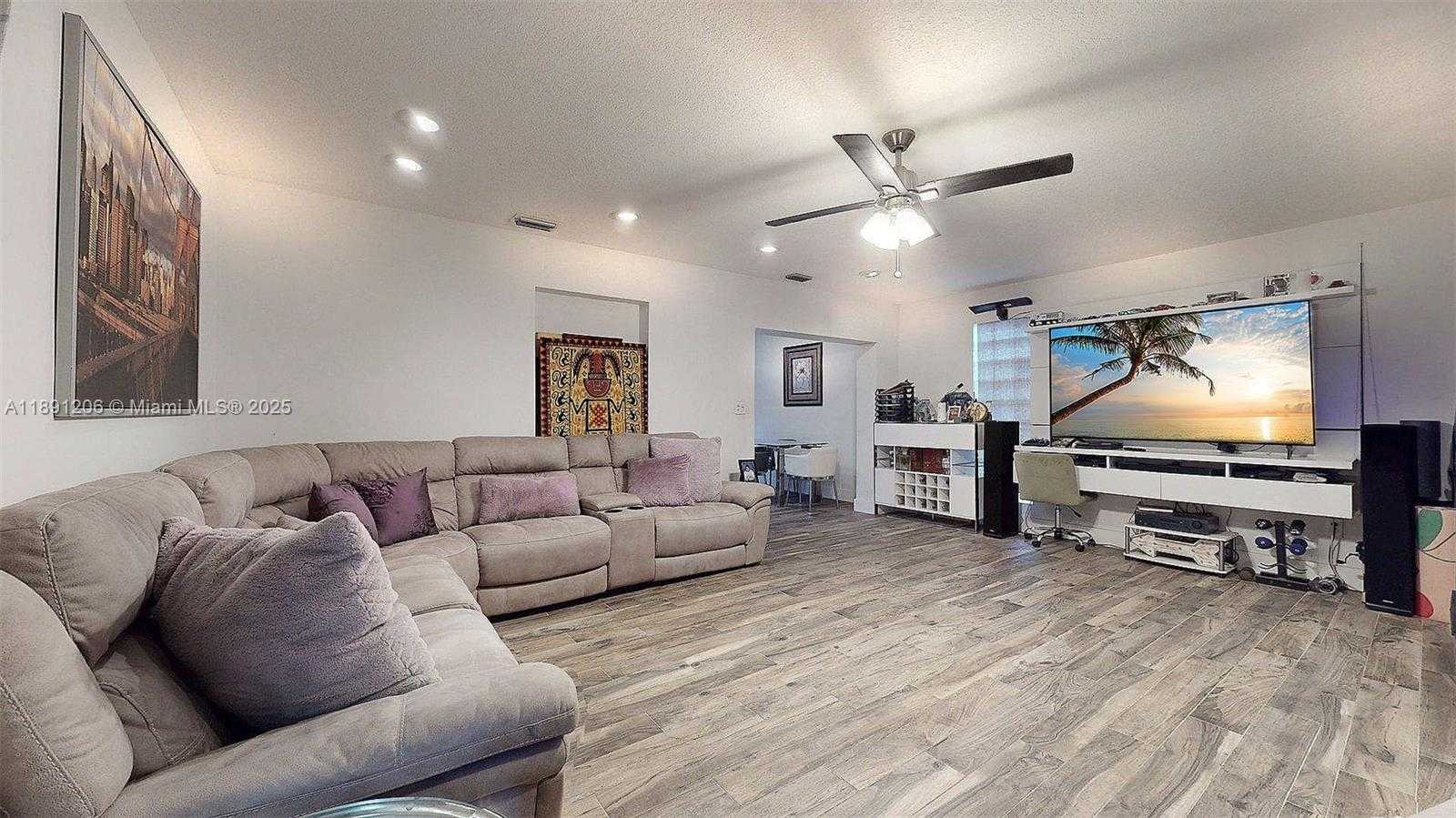Small Image of 26303 SOUTH WEST 127TH PL, Homestead Number 16