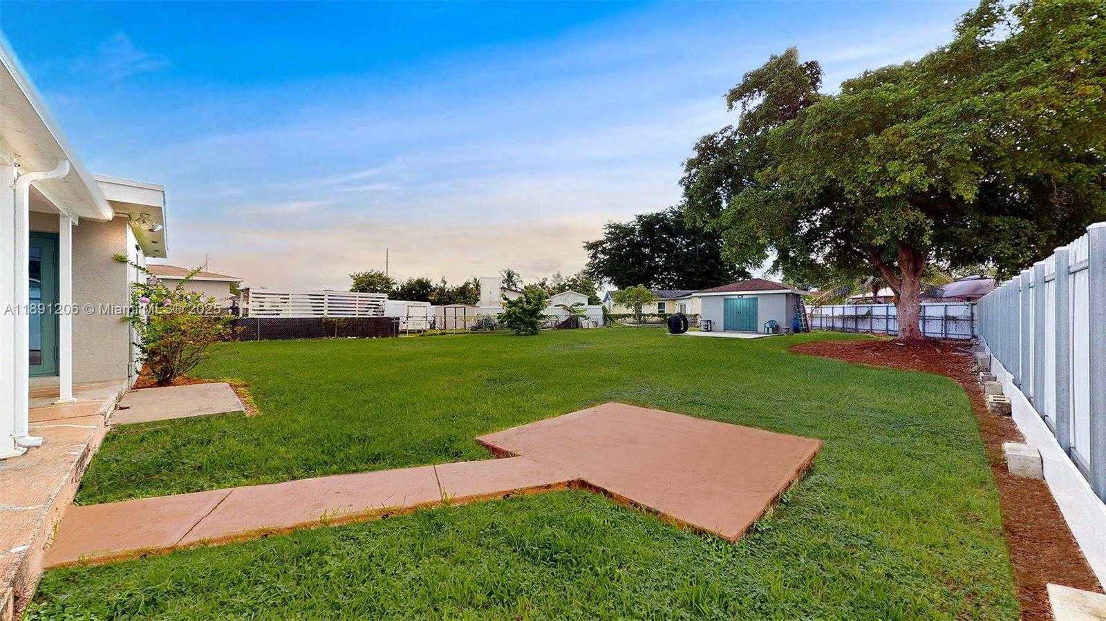Small Image of 26303 SOUTH WEST 127TH PL, Homestead Number 27