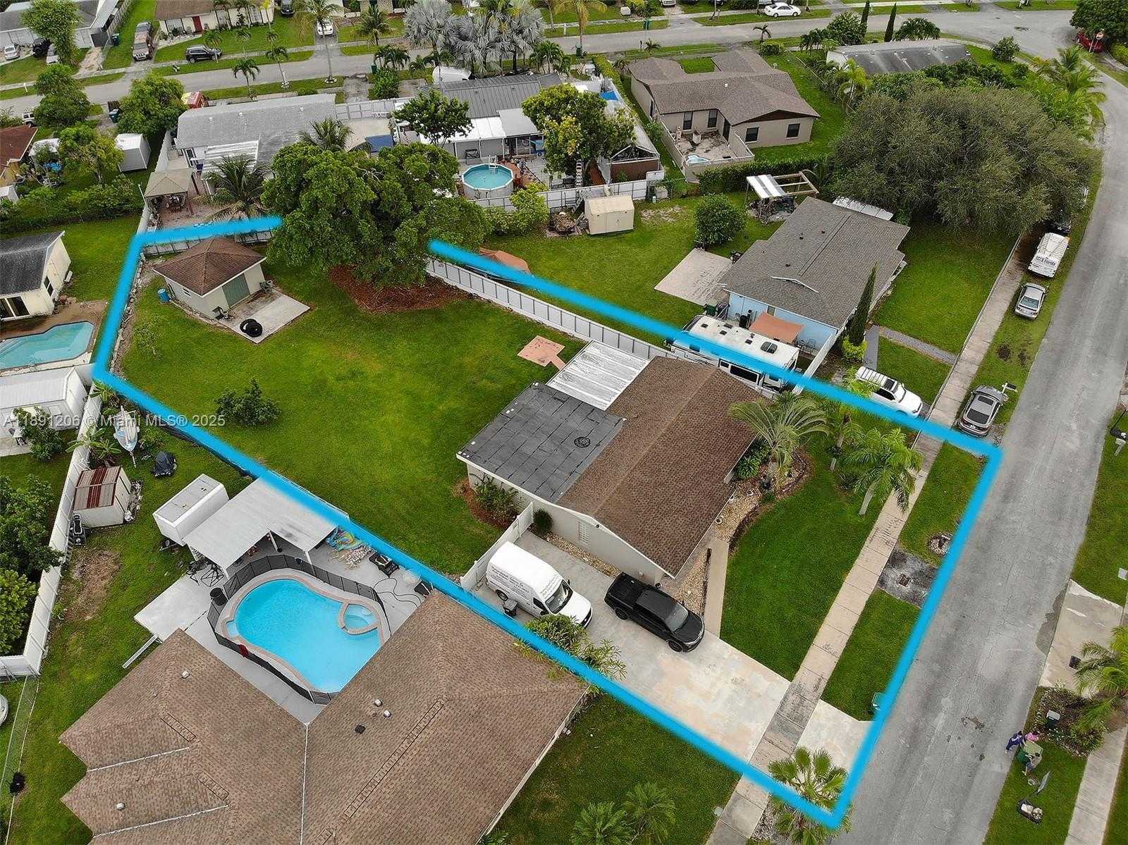 Small Image of 26303 SOUTH WEST 127TH PL, Homestead Number 4