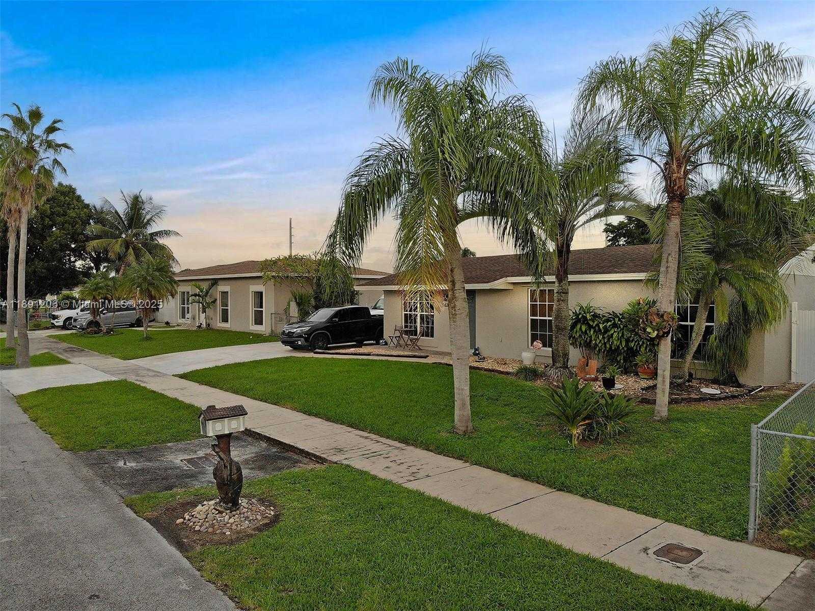 Small Image of 26303 SOUTH WEST 127TH PL, Homestead Number 5