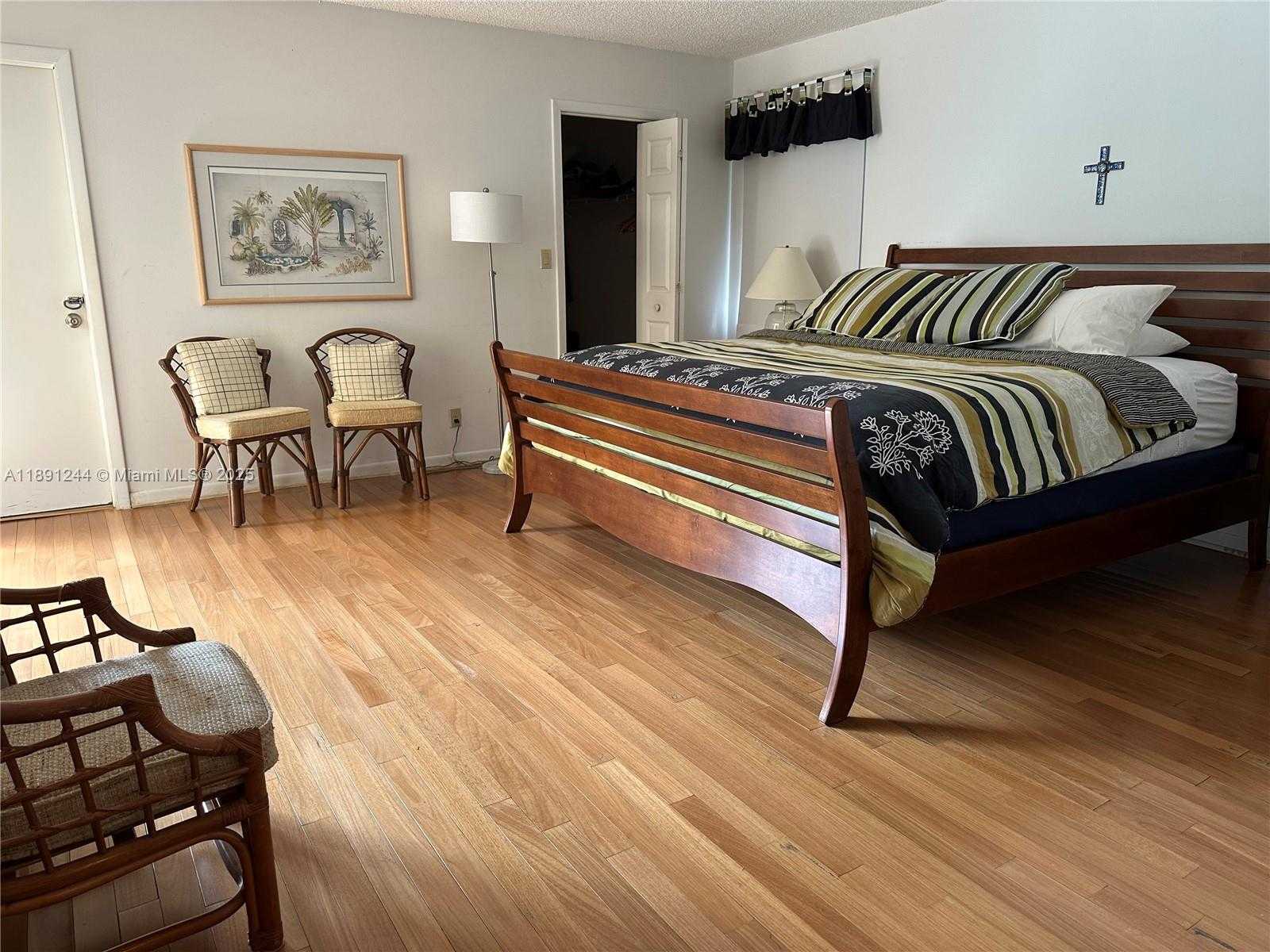 Small Image of 16628 GOLFVIEW DR, Weston Number 10
