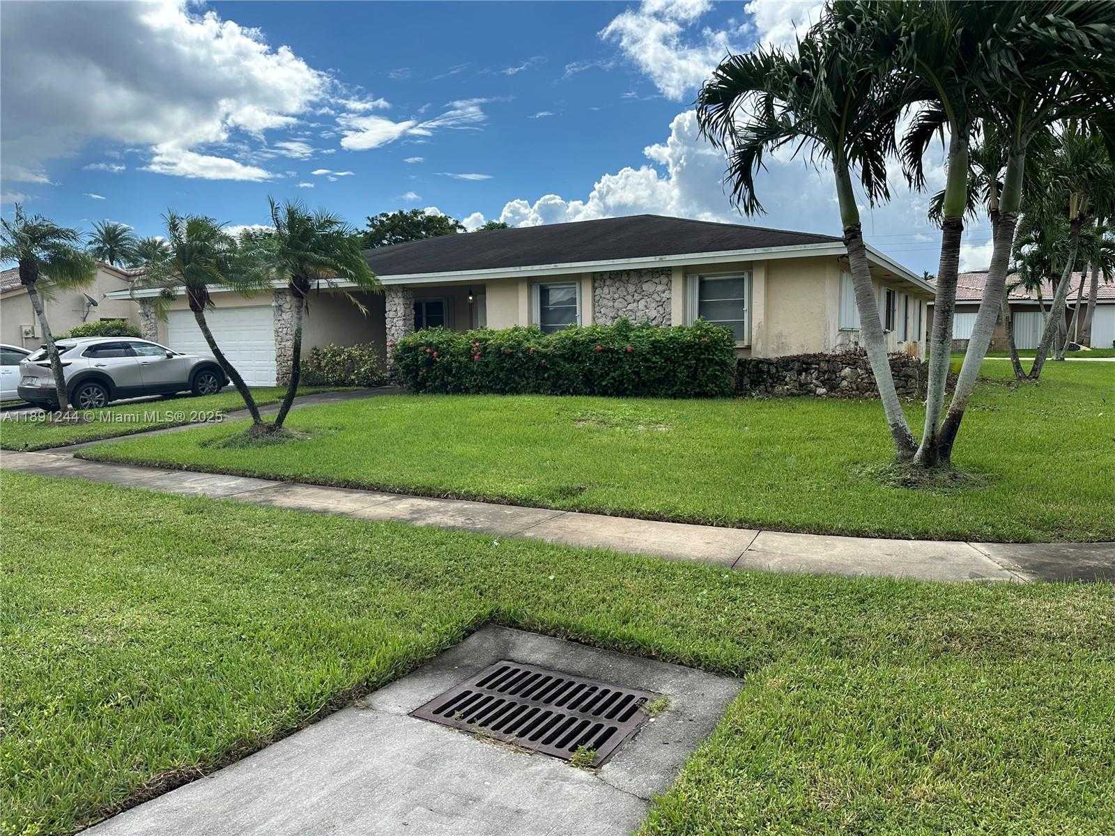 Small Image of 16628 GOLFVIEW DR, Weston Number 11