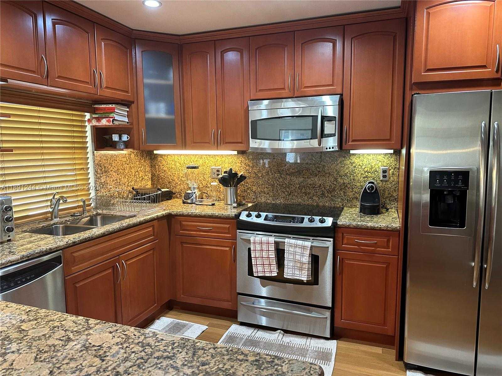 Small Image of 16628 GOLFVIEW DR, Weston Number 5