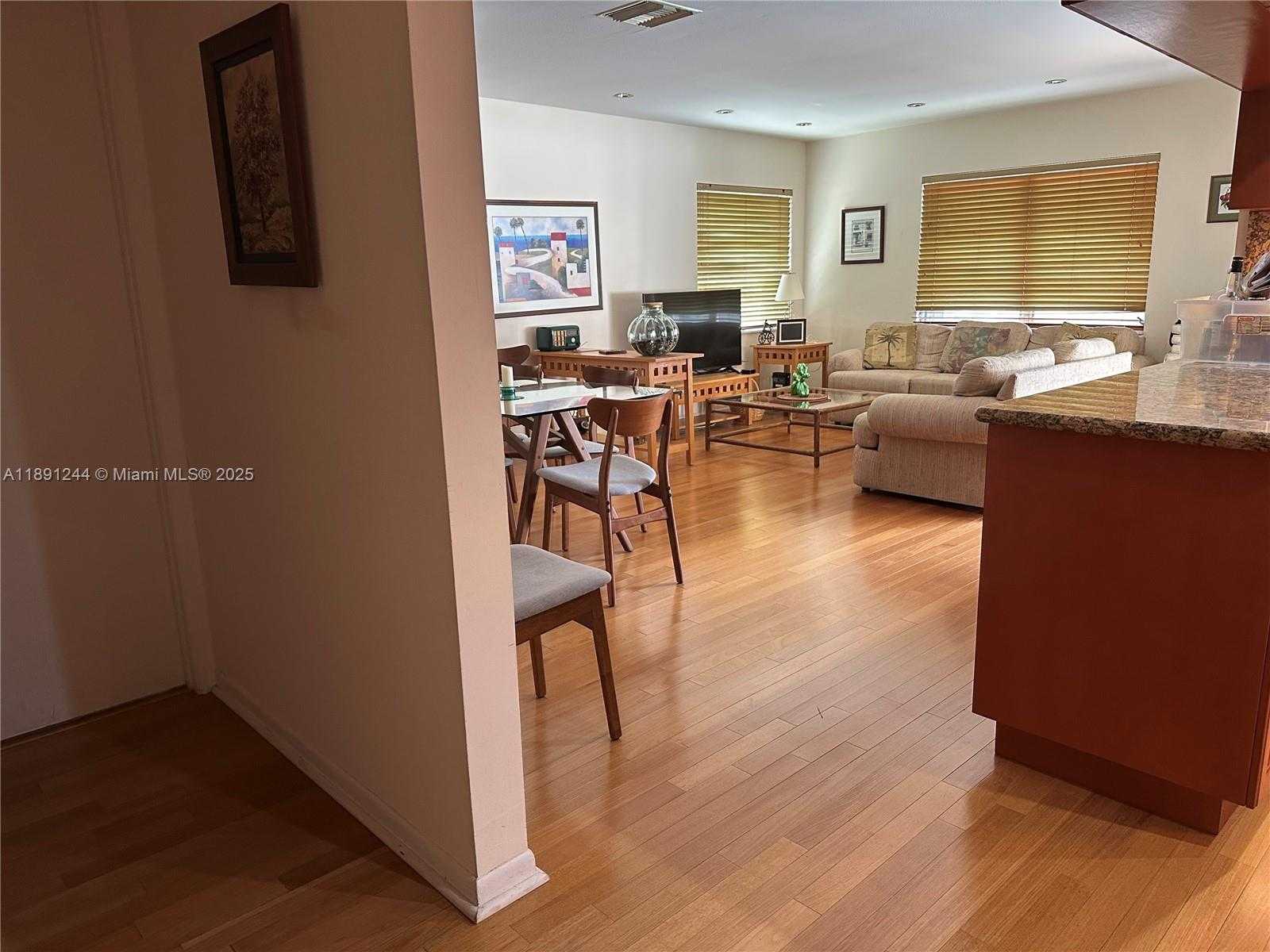 Small Image of 16628 GOLFVIEW DR, Weston Number 6
