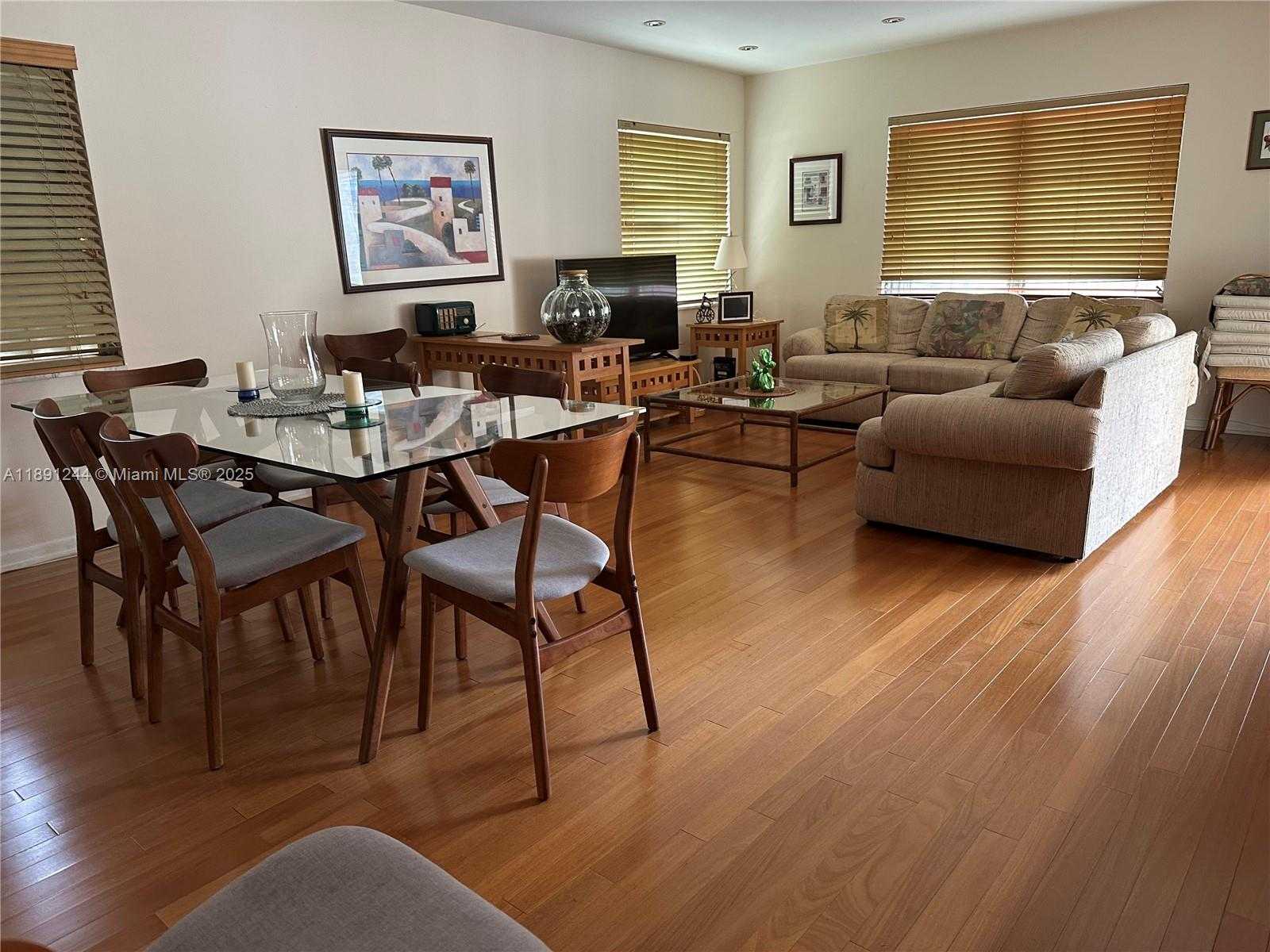 Small Image of 16628 GOLFVIEW DR, Weston Number 7