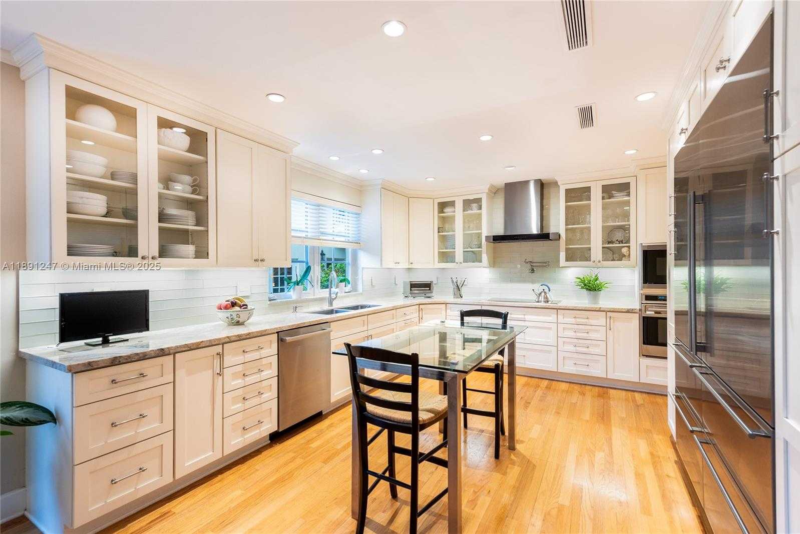 Small Image of 1036 SOUTH GREENWAY DR, Coral Gables Number 12