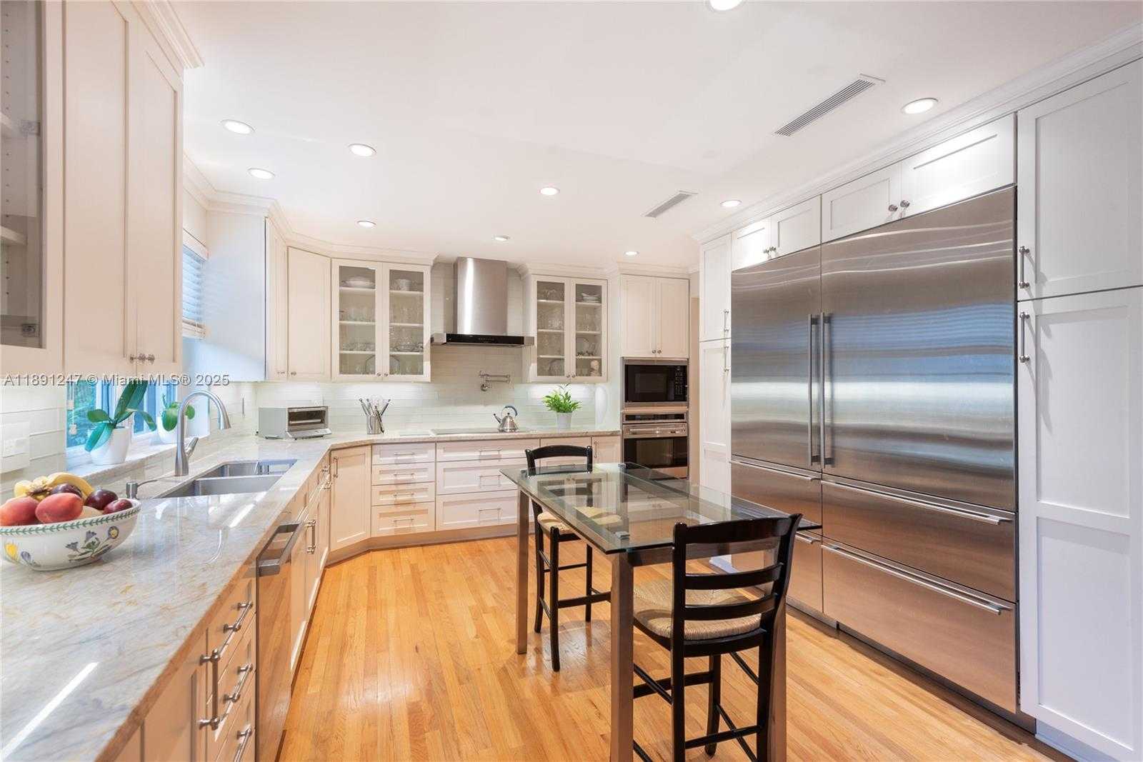 Small Image of 1036 SOUTH GREENWAY DR, Coral Gables Number 13