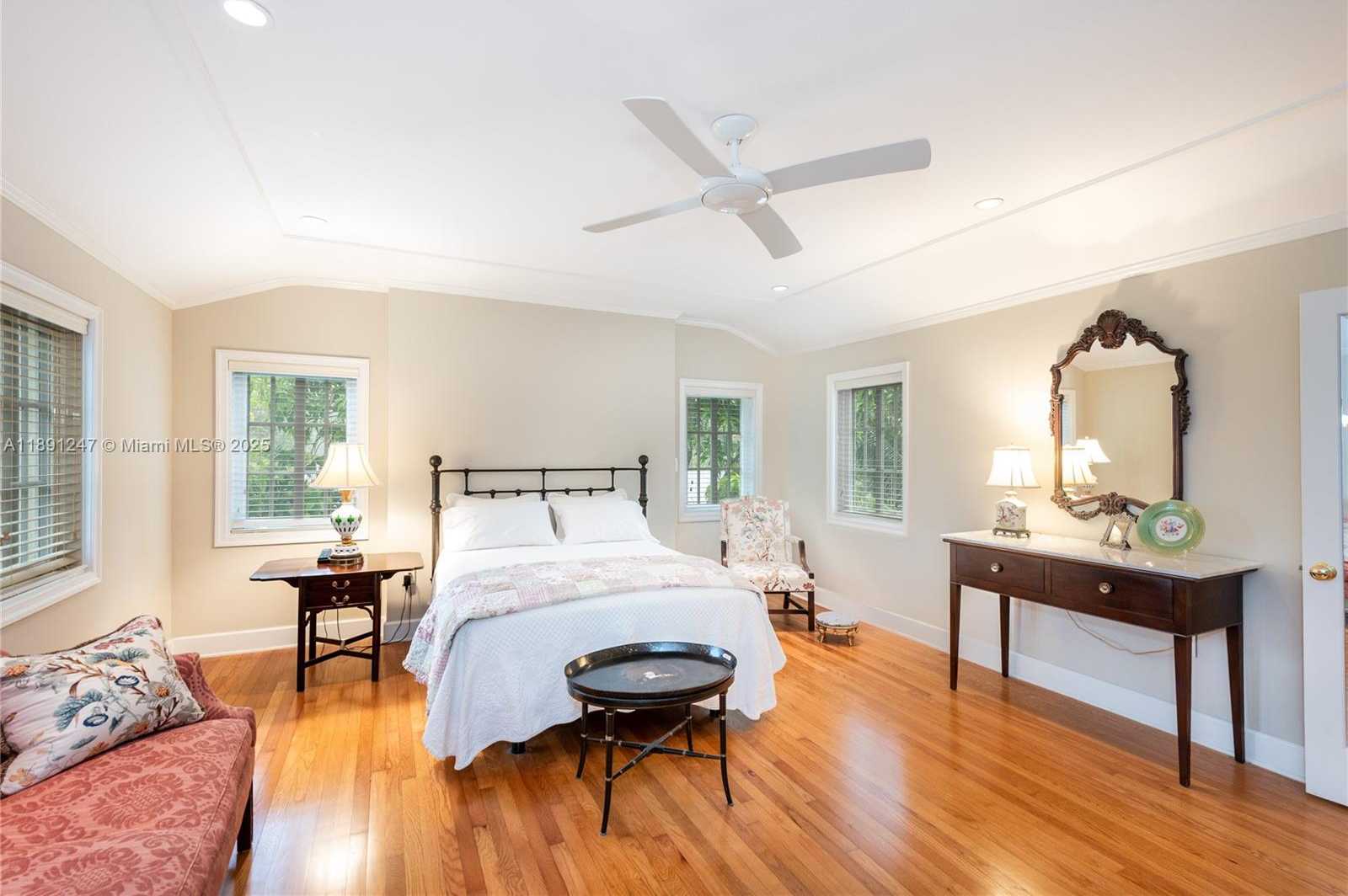 Small Image of 1036 SOUTH GREENWAY DR, Coral Gables Number 21
