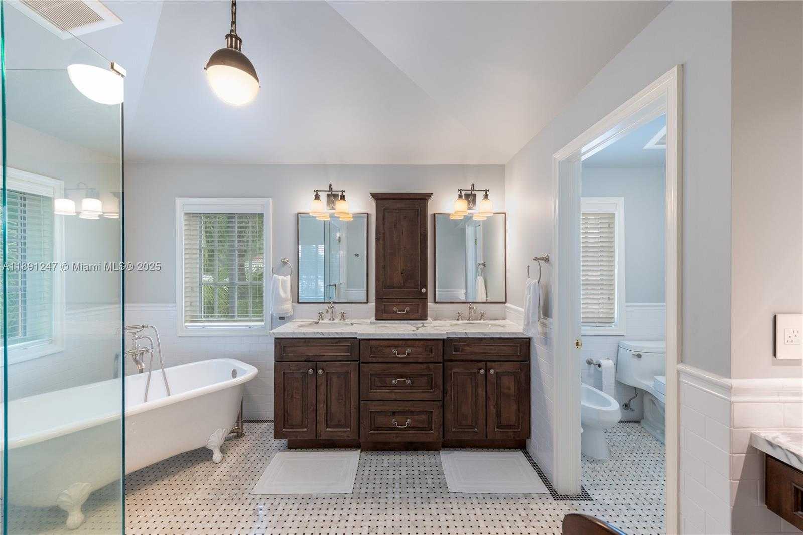 Small Image of 1036 SOUTH GREENWAY DR, Coral Gables Number 23