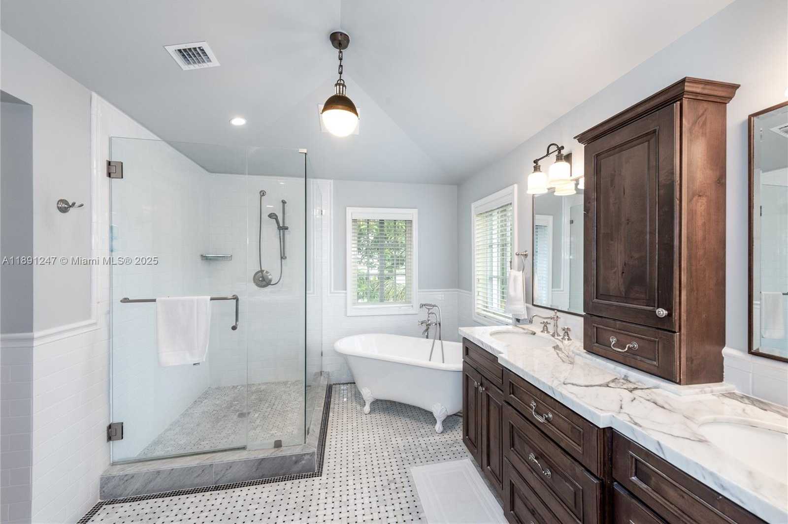 Small Image of 1036 SOUTH GREENWAY DR, Coral Gables Number 24