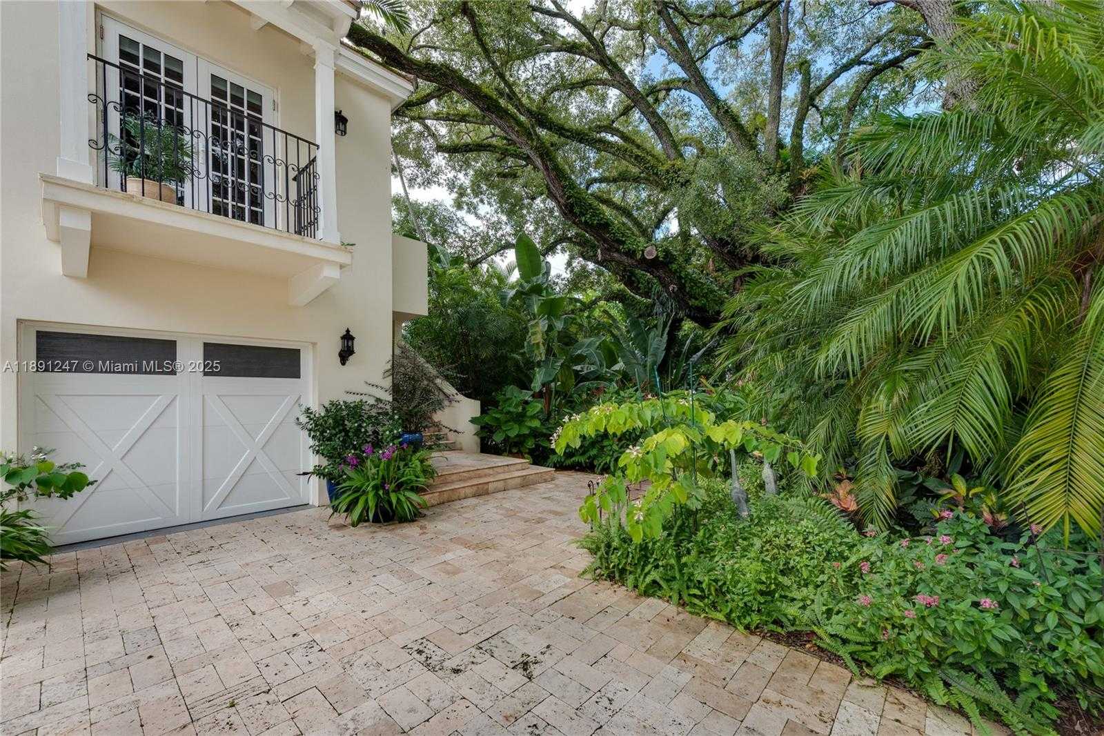 Small Image of 1036 SOUTH GREENWAY DR, Coral Gables Number 26