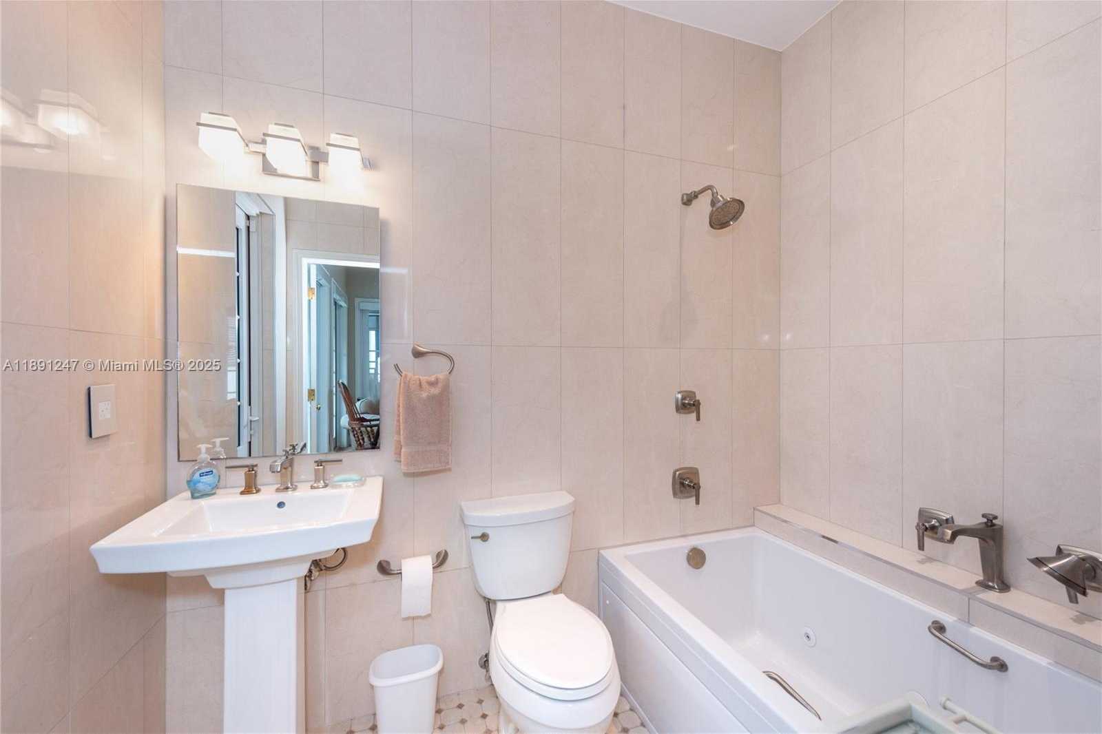 Small Image of 1036 SOUTH GREENWAY DR, Coral Gables Number 29