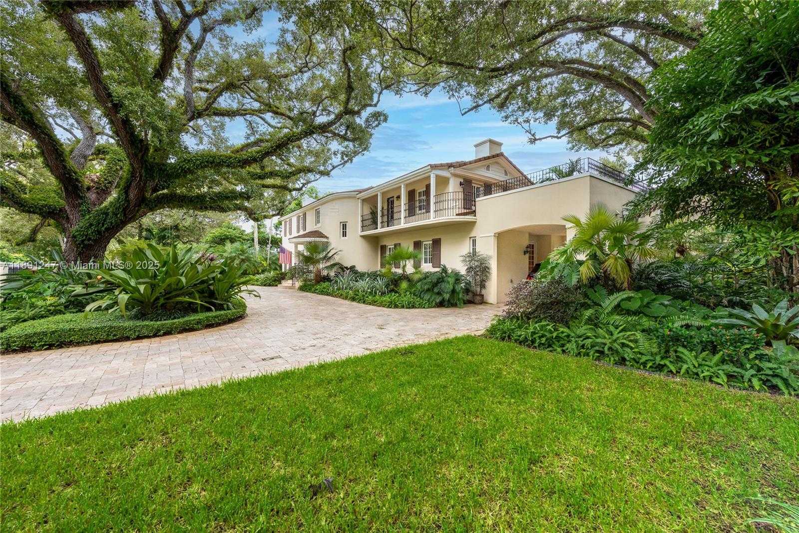 Small Image of 1036 SOUTH GREENWAY DR, Coral Gables Number 3