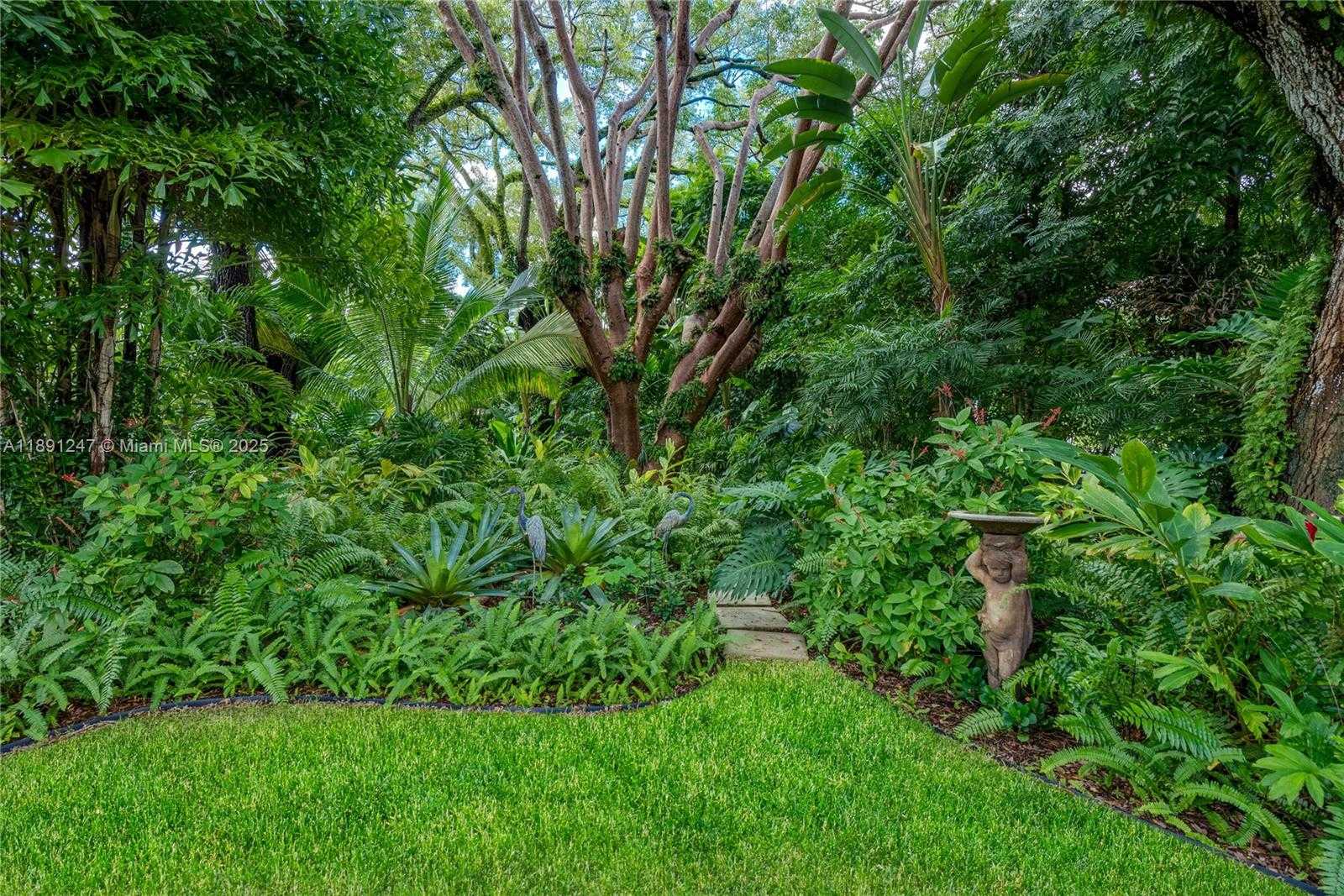 Small Image of 1036 SOUTH GREENWAY DR, Coral Gables Number 37
