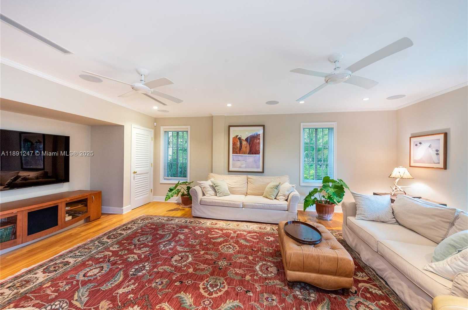 Small Image of 1036 SOUTH GREENWAY DR, Coral Gables Number 9