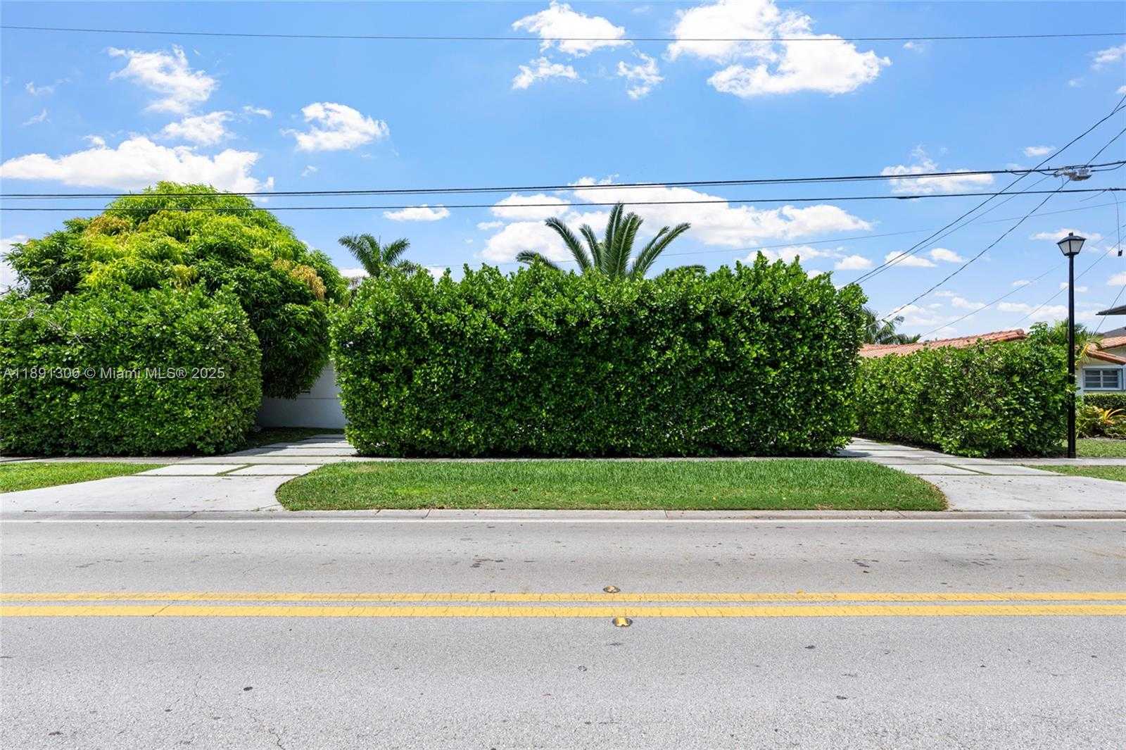 Small Image of 2115 KEYSTONE BLVD, North Miami Number 2