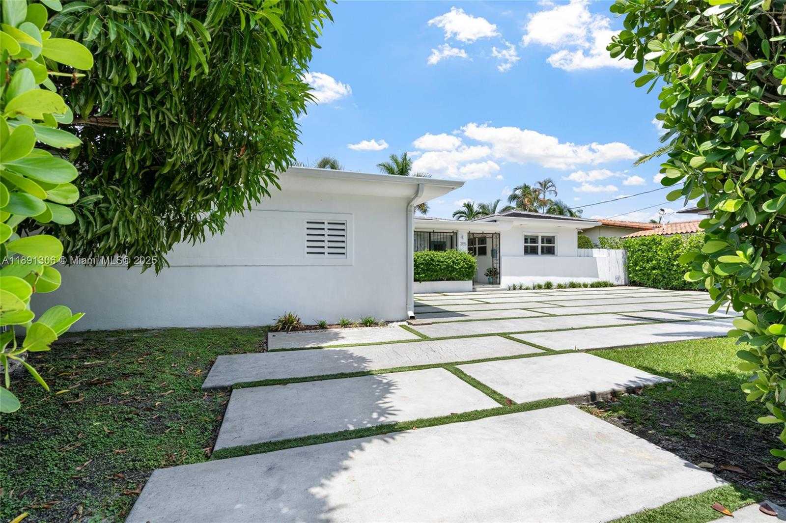 Small Image of 2115 KEYSTONE BLVD, North Miami Number 3