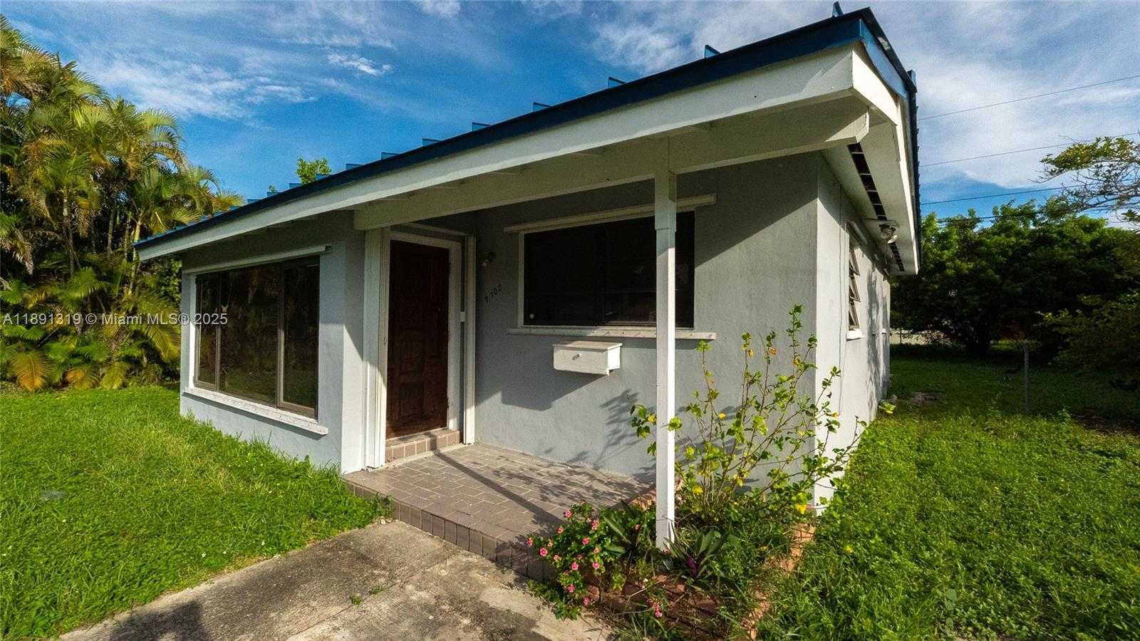 Small Image of 9700 HAITIAN DR, Cutler Bay Number 3