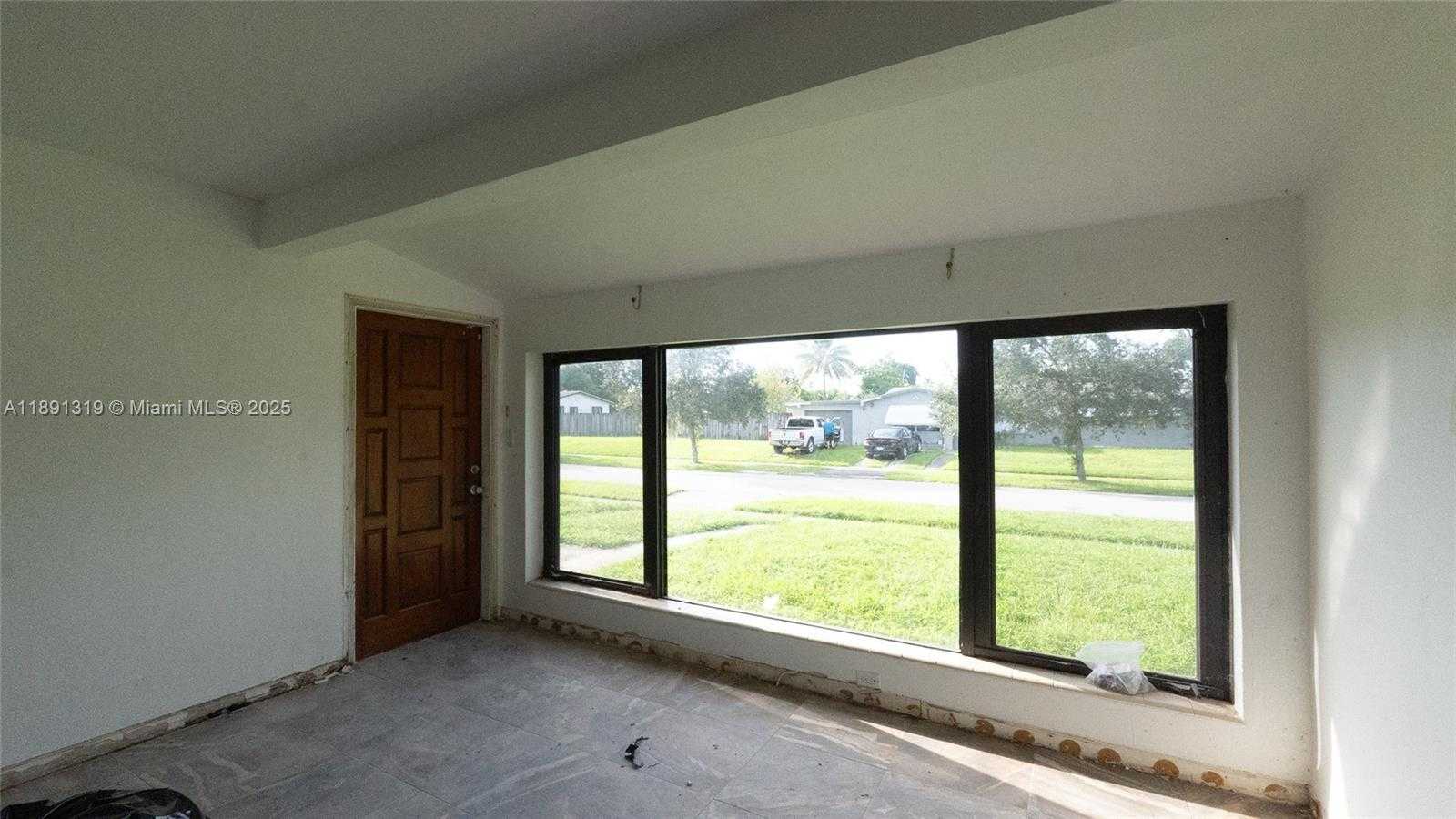 Small Image of 9700 HAITIAN DR, Cutler Bay Number 4