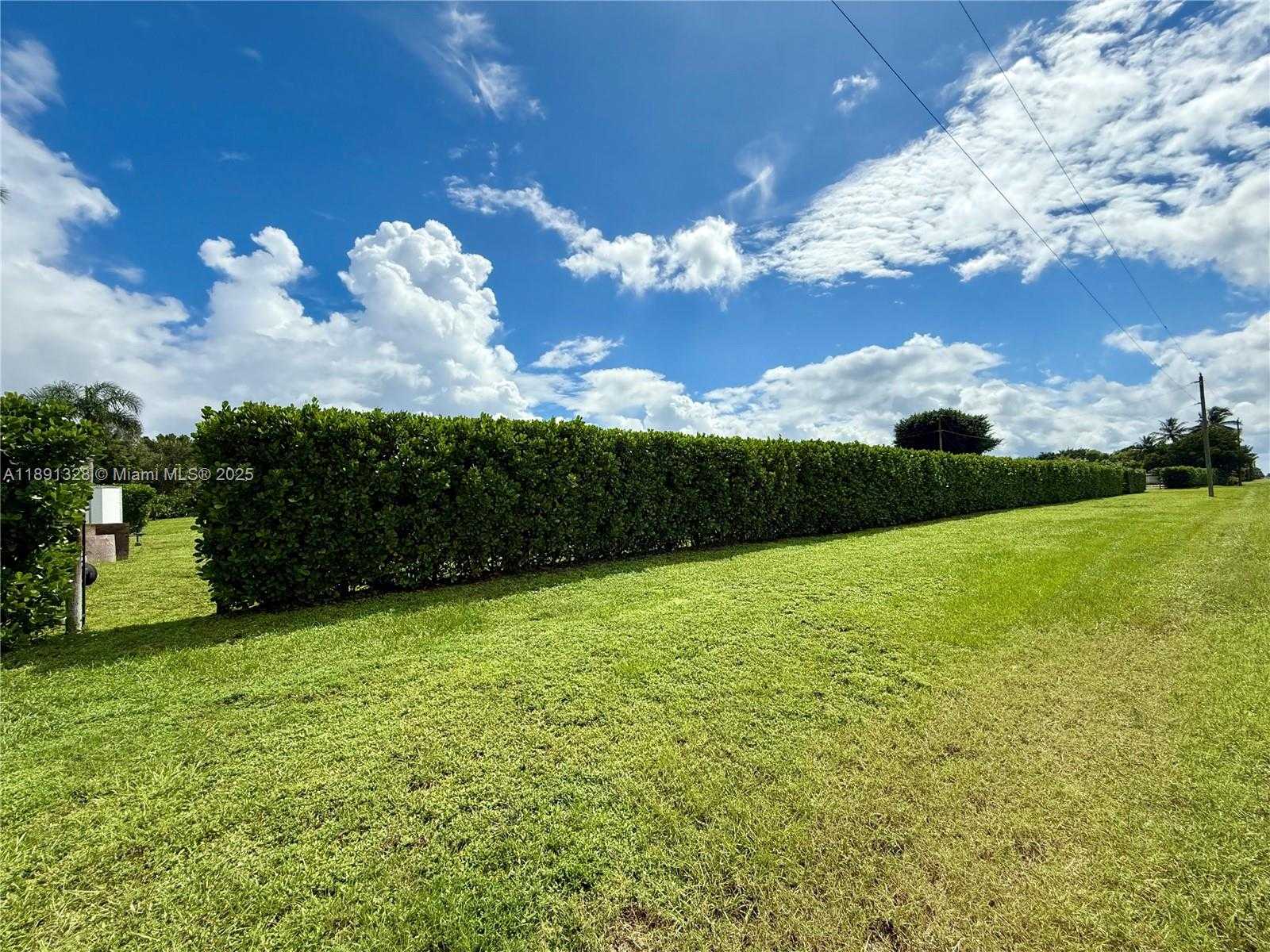 Small Image of 14984 ROAN CT, Wellington Number 10