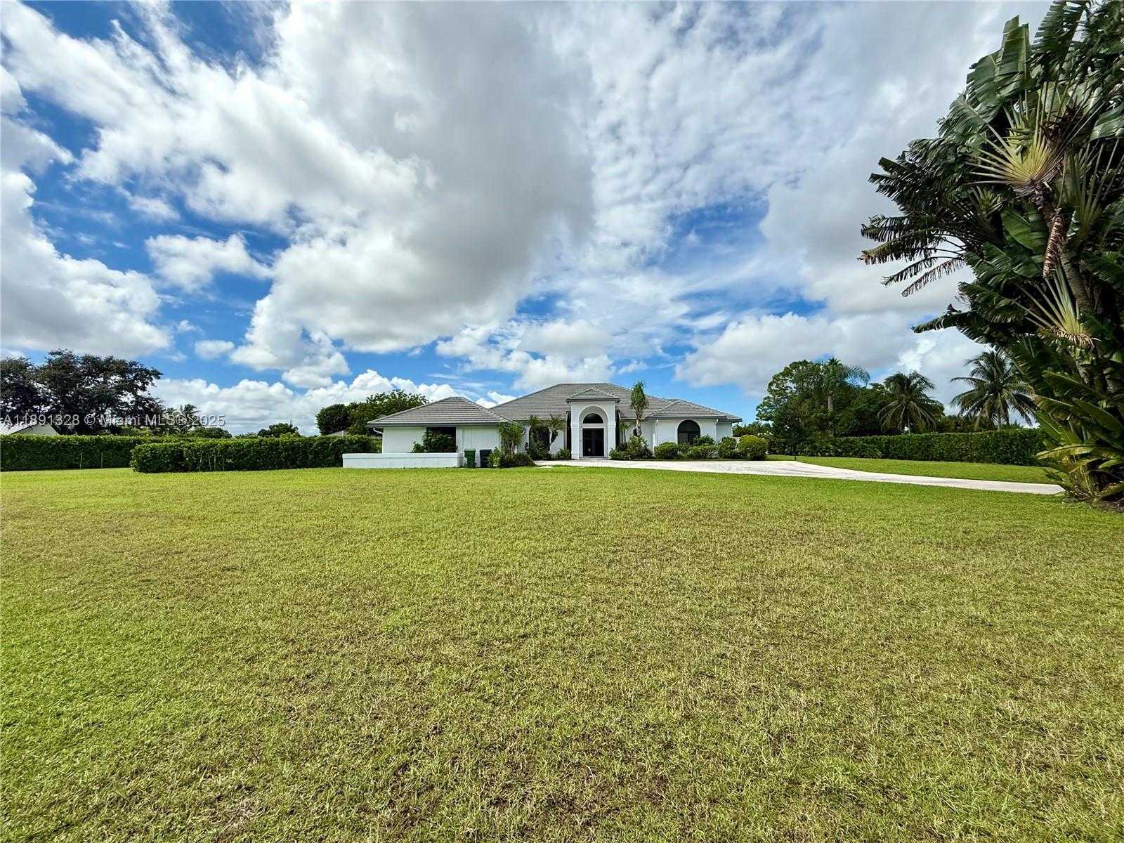 Small Image of 14984 ROAN CT, Wellington Number 17