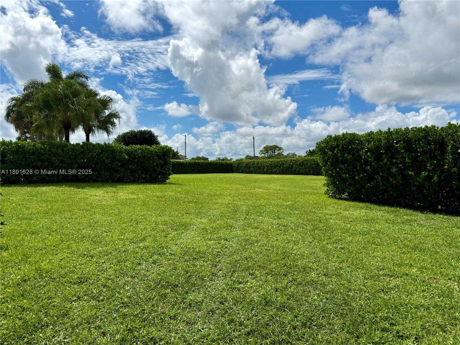 Small Image of 14984 ROAN CT, Wellington Number 18