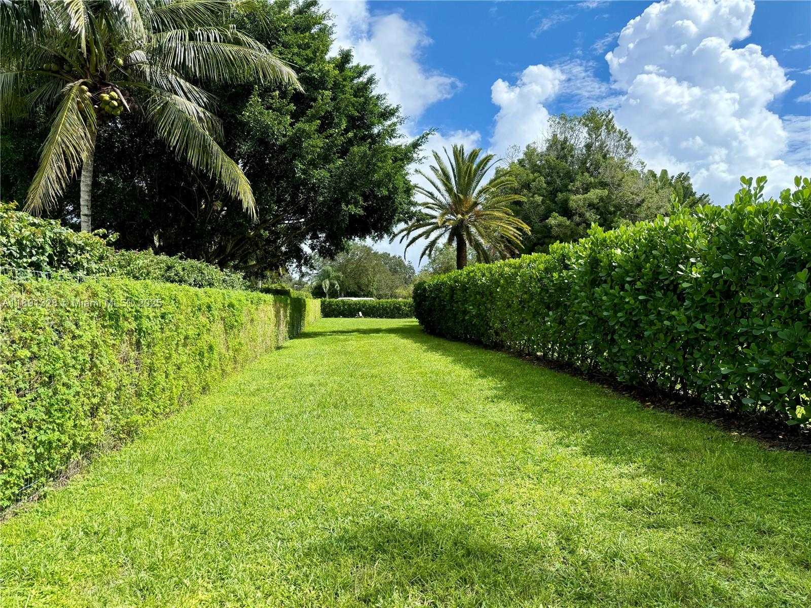 Small Image of 14984 ROAN CT, Wellington Number 19