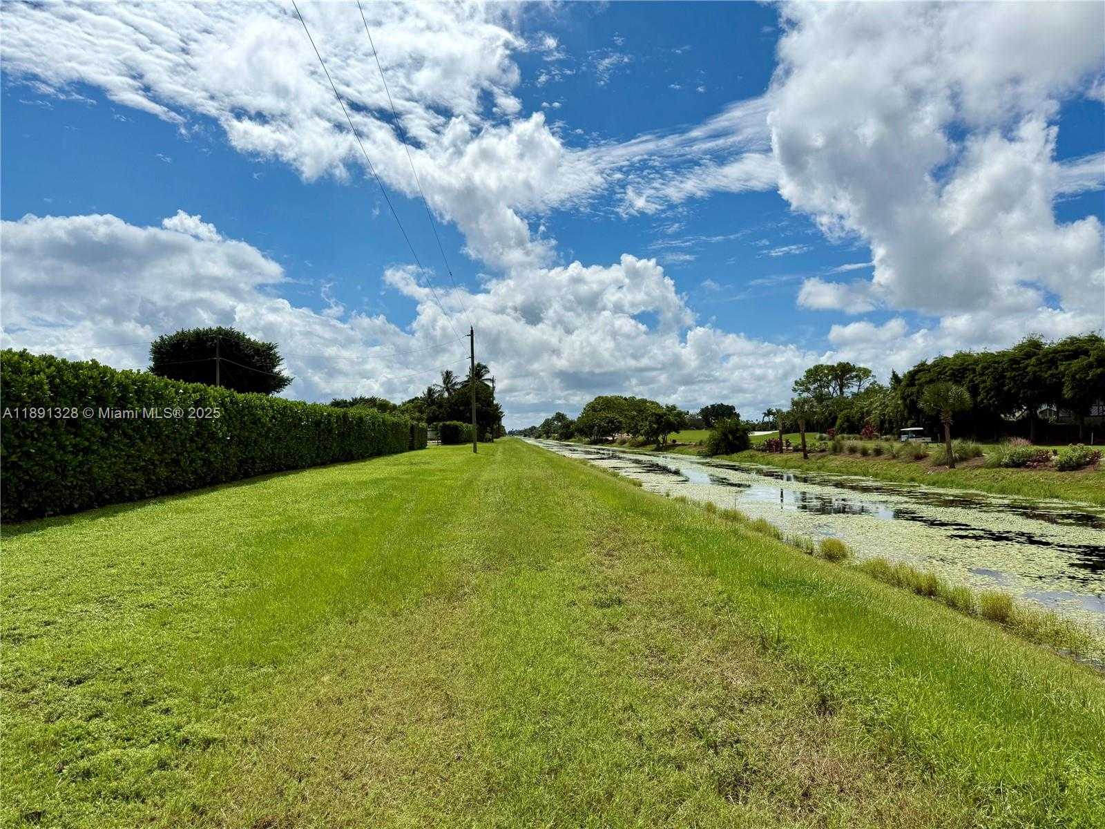 Small Image of 14984 ROAN CT, Wellington Number 20