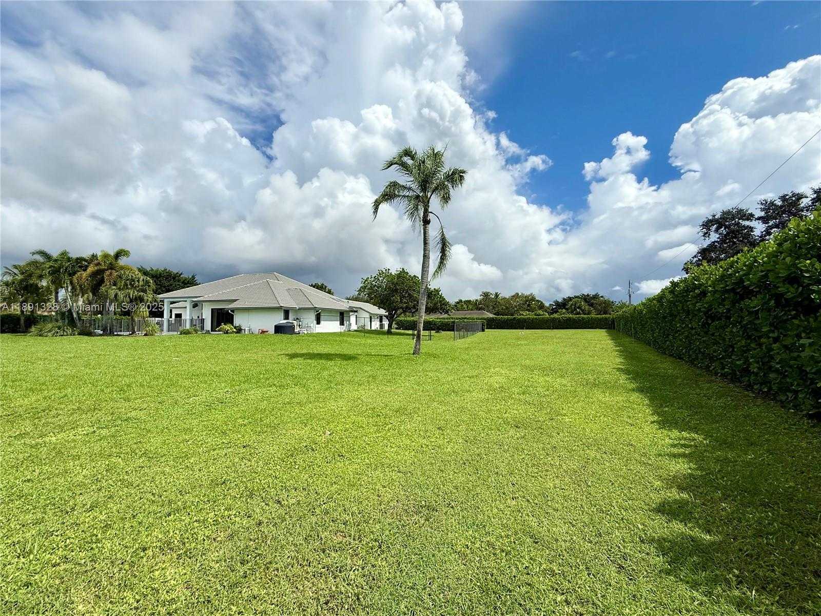 Small Image of 14984 ROAN CT, Wellington Number 25