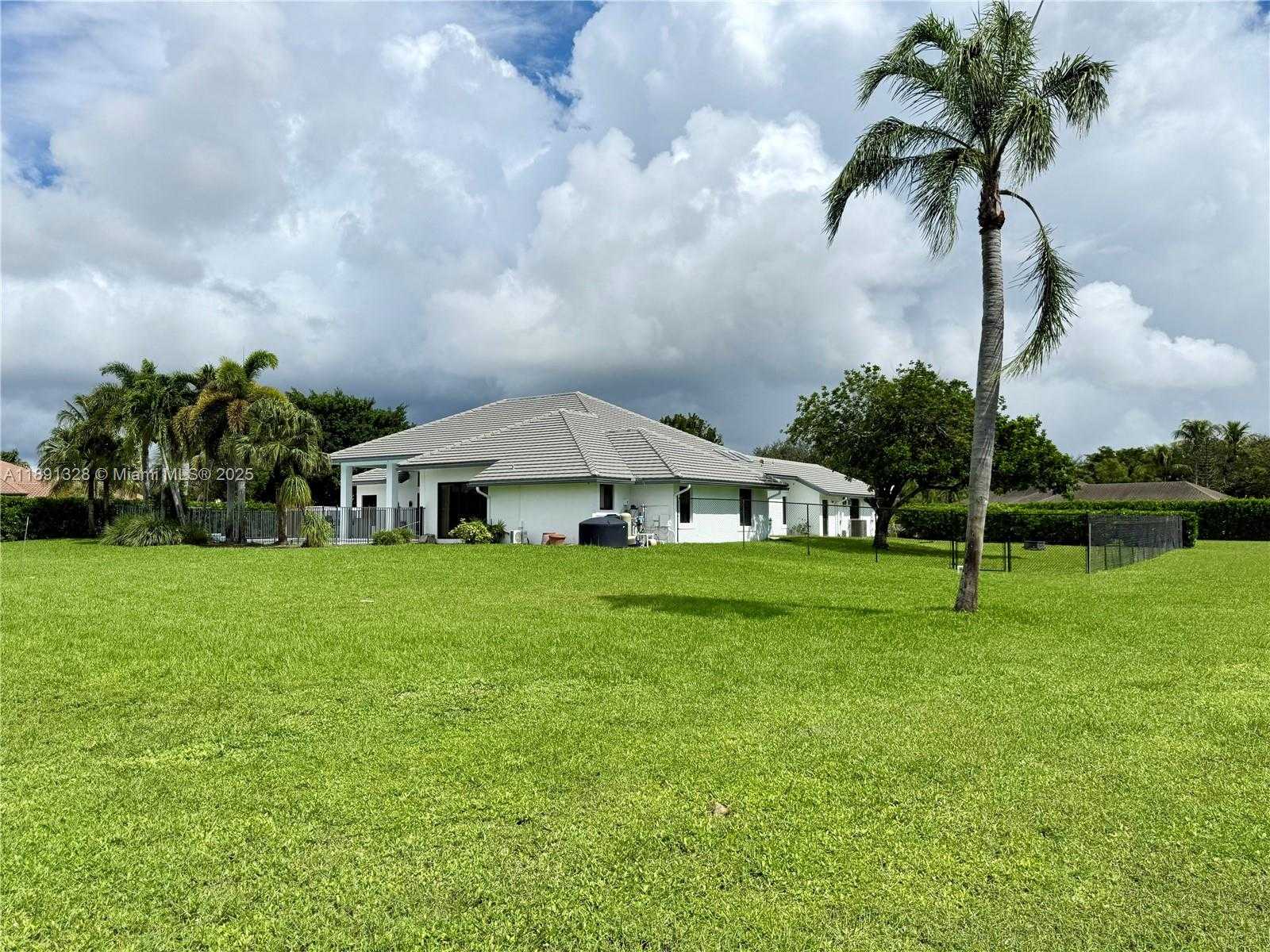 Small Image of 14984 ROAN CT, Wellington Number 26