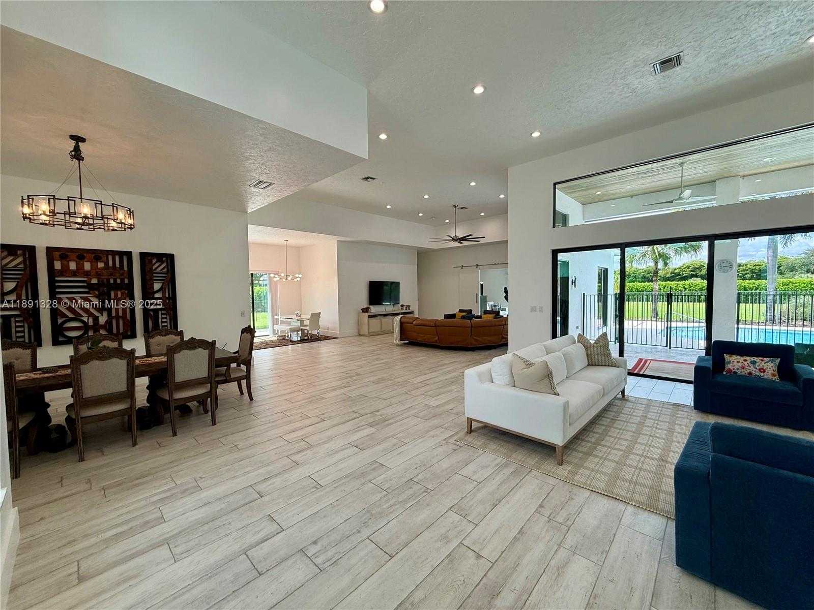 Small Image of 14984 ROAN CT, Wellington Number 30