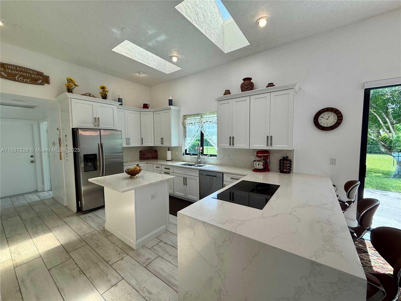 Small Image of 14984 ROAN CT, Wellington Number 42