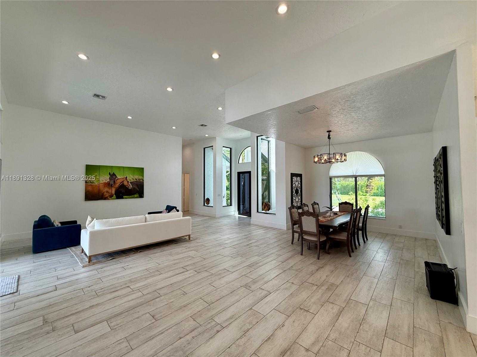 Small Image of 14984 ROAN CT, Wellington Number 48