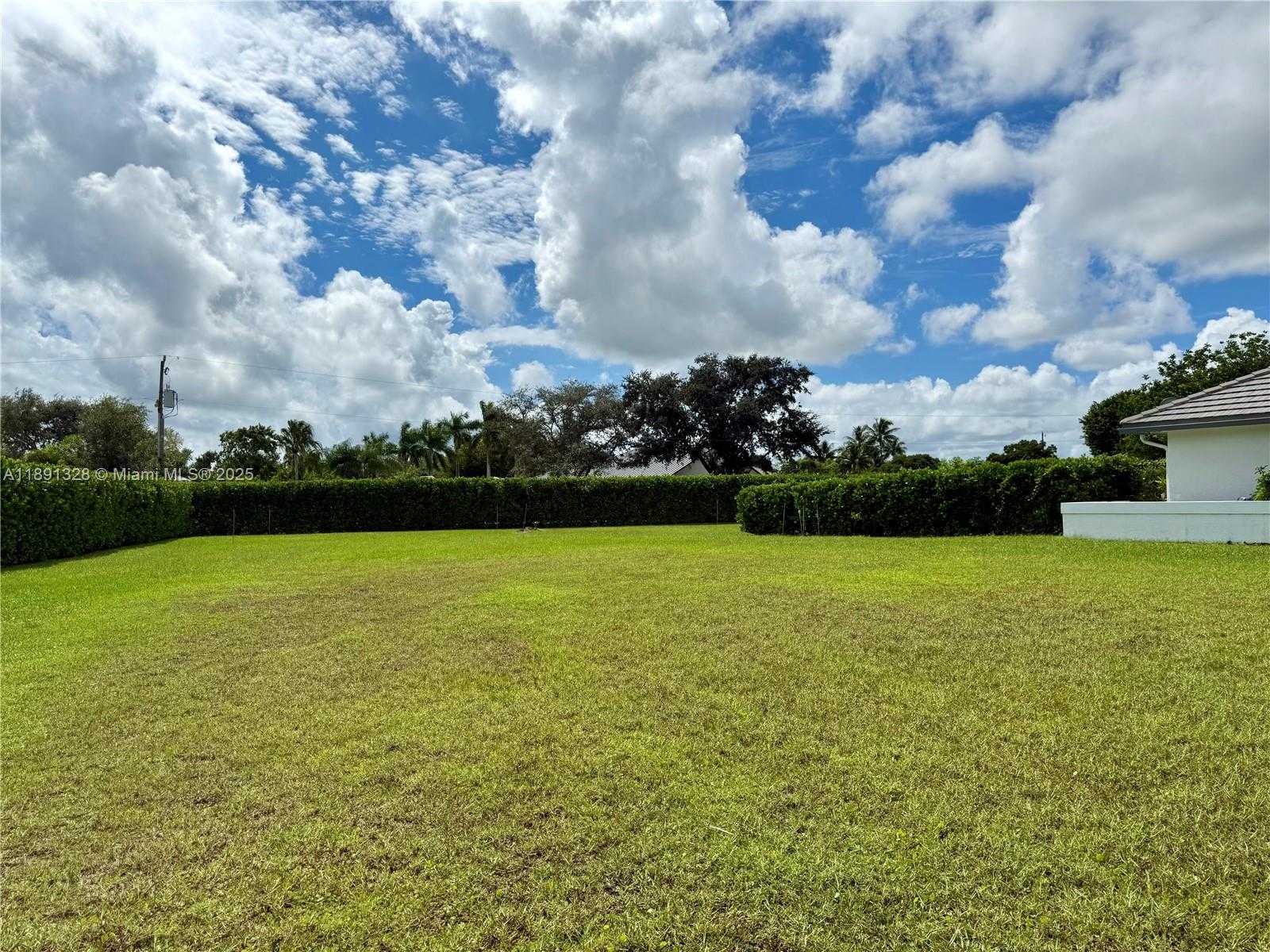 Small Image of 14984 ROAN CT, Wellington Number 5