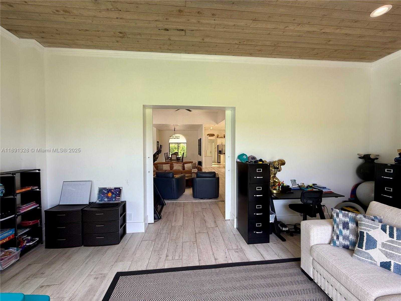 Small Image of 14984 ROAN CT, Wellington Number 53