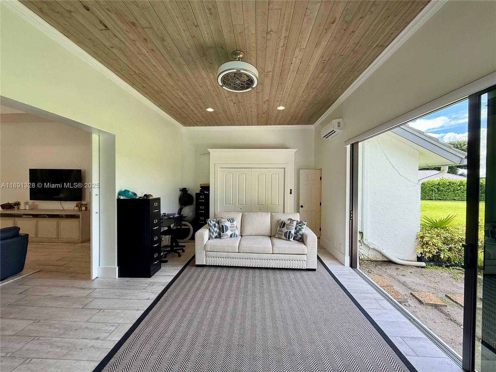 Small Image of 14984 ROAN CT, Wellington Number 54