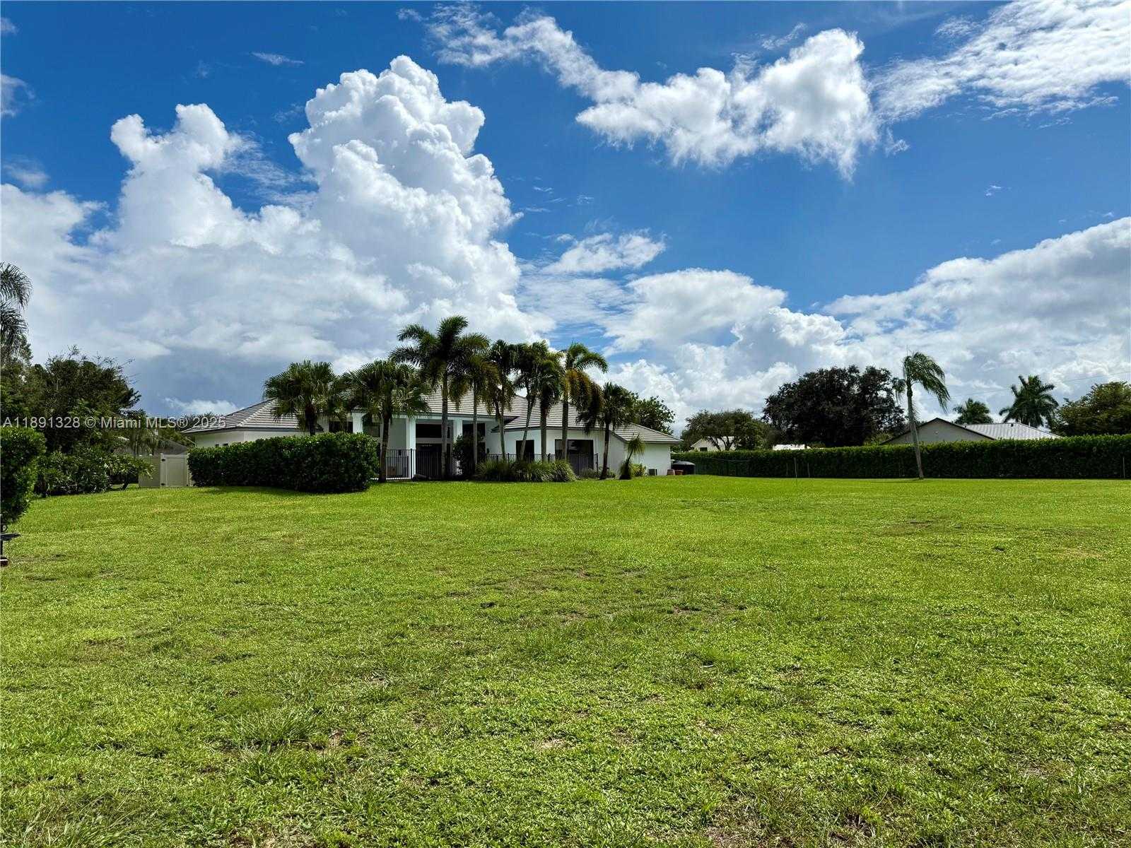 Small Image of 14984 ROAN CT, Wellington Number 6